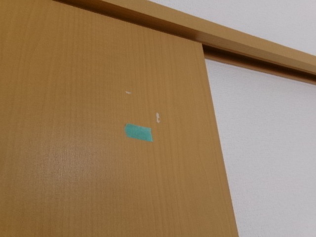 埼玉県東松山市 アパート様 ドア表面シール剥がれ補修