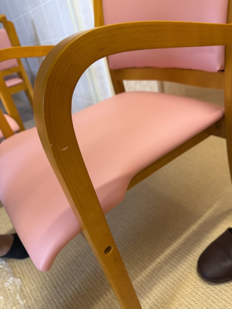 イス キズ補修前