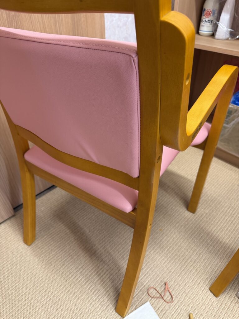 イス キズ補修後