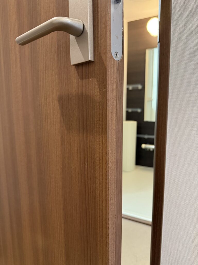 ドア表面剥がれ補修後